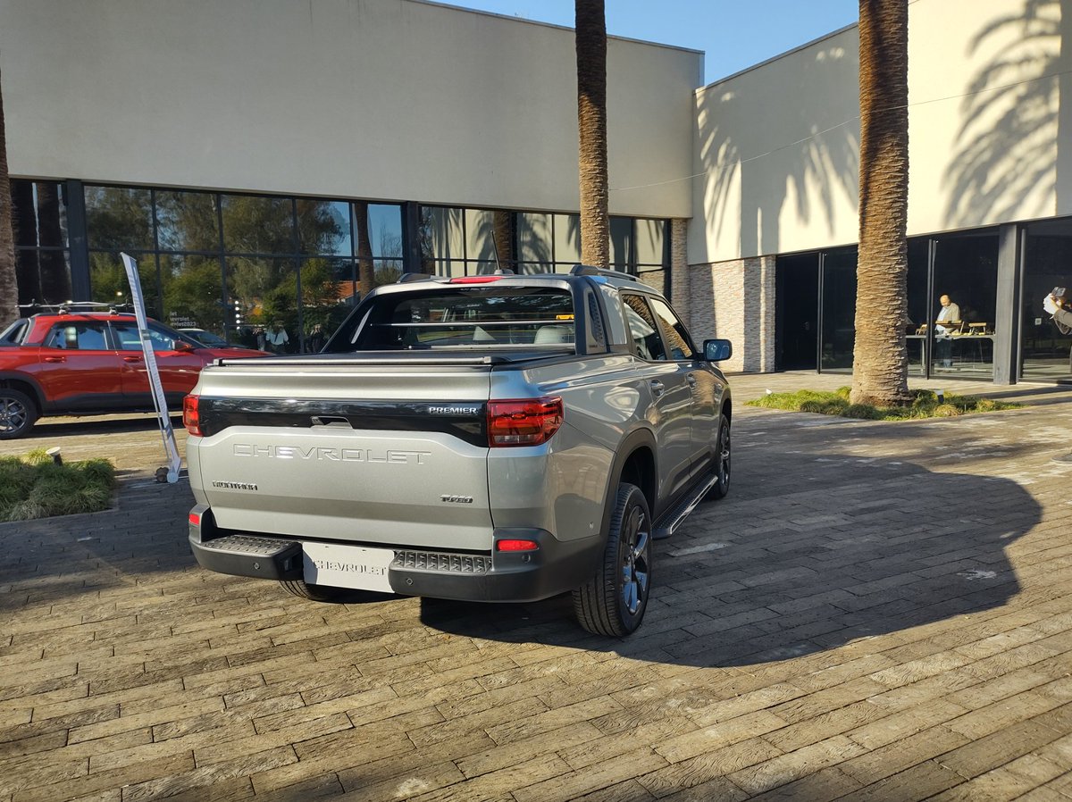 Los precios sugeridos por <a href="/ChevroletArg/">Chevrolet Argentina</a>  para la gama de la Nueva #Chevrolet #Montana son 11.590.900 millones para la variante LTZ y $12.449.900 la tope de gama Premier.