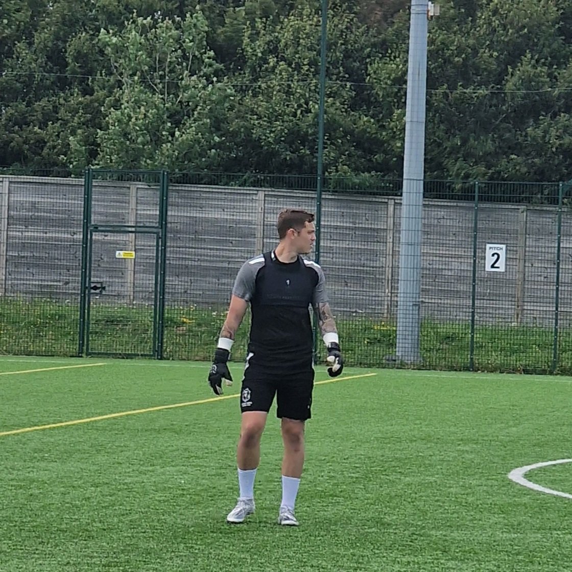 hastingsufc's tweet photo. OUR NUMBER 1 π§€
First HUFC training session for @CharlieG192112
#COYU
#OurKeeper
#NewEra https://t.co/t5c0qiPTEM