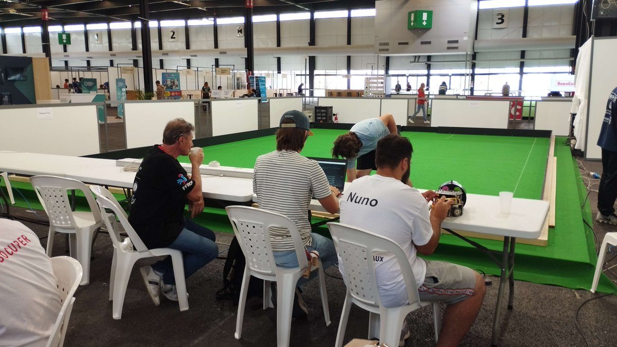 namecteam's tweet photo. #NAMeC
2ème jour de compétition et de participation à la #RoboCup23 !
Les premiers tests sur terrain sont permis, nos robots nécessitent encore des ajustements ... mais toute l'équipe travaille dur et dans la bonne humeur ! #NeverGiveUp https://t.co/XFPYAyjteu