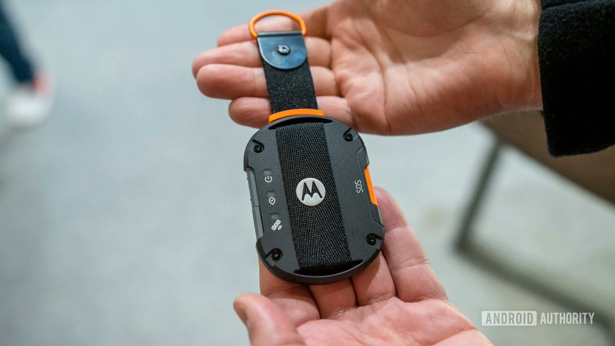 SurplusGiant's tweet image. This new Motorola gadget lets you connect any phone to a satellite, share your location, and access emergency services. Info via @AndroidAuth, buff.ly/3pr9Fph #techproducts #newsales