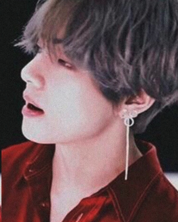 AboutMusicYT's tweet photo. Taehyung of BTS in 'DNA', 2017. https://t.co/8tqdlzp9nn