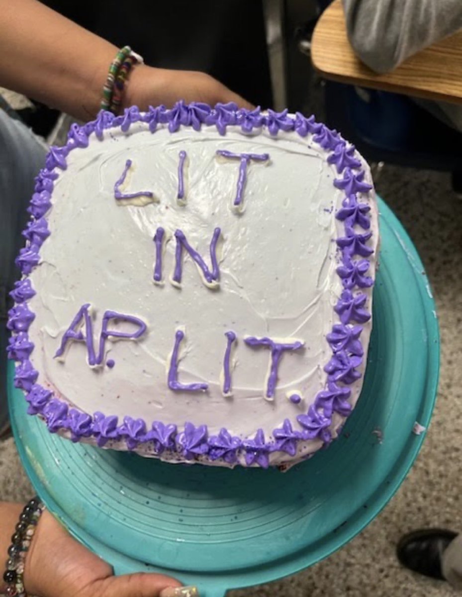jbostonedu's tweet image. It’s #apscores day. Check in on your students. Check in on your AP teacher friends. I’m proud to say this group of students is MINE 💚💛💚