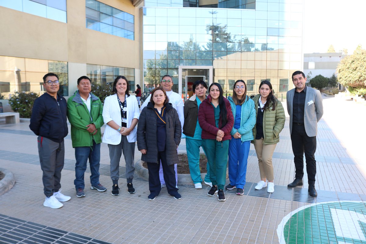 hospitalcopiapo's tweet photo. Damos la bienvenida al Equipo Médico de Emergencia proveniente de México que envía la OPS/OMS para apoyar al Servicio de Pediatría de nuestro hospital durante la Alerta Sanitaria por virus respiratorio.

TEAM: 2 médicas, una Terapeuta Respiratorio y 5 enfermeros y enfermeras. https://t.co/7y8Zk8Hw5C