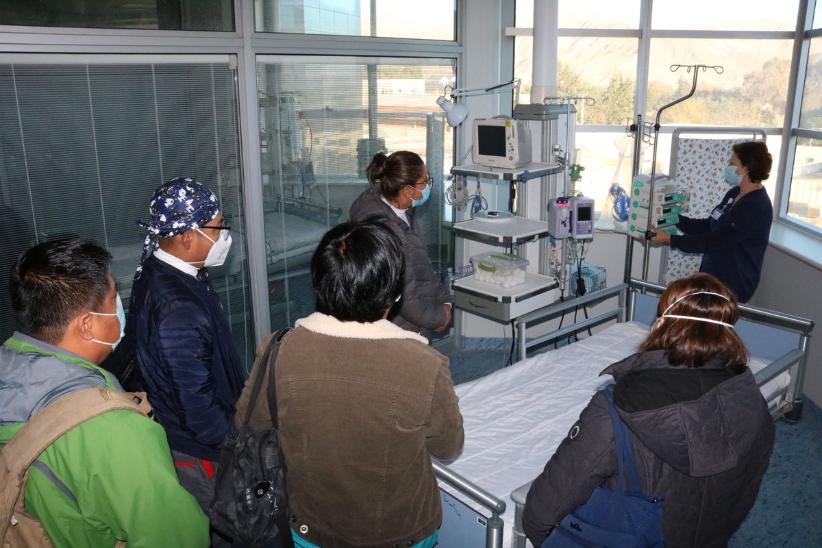 hospitalcopiapo's tweet photo. Damos la bienvenida al Equipo Médico de Emergencia proveniente de México que envía la OPS/OMS para apoyar al Servicio de Pediatría de nuestro hospital durante la Alerta Sanitaria por virus respiratorio.

TEAM: 2 médicas, una Terapeuta Respiratorio y 5 enfermeros y enfermeras. https://t.co/7y8Zk8Hw5C