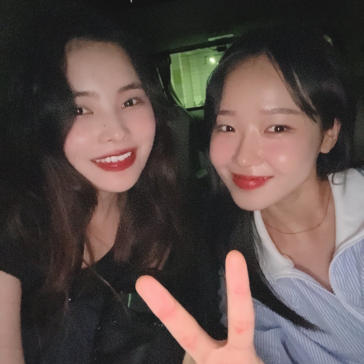 WekiMeki's tweet photo. 리나랑🦄 유정이🌻 https://t.co/tWrca6MXMW