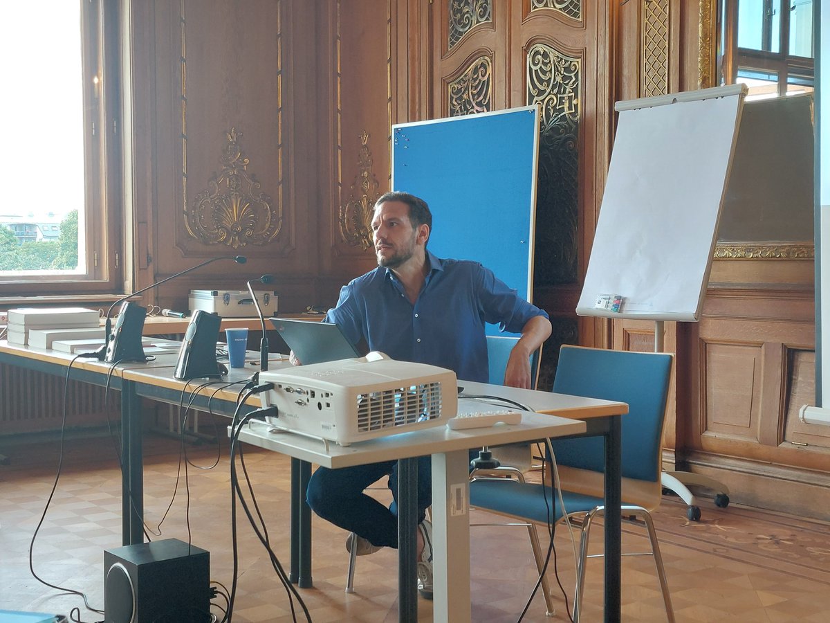 UlrikeTanzer2's tweet photo. Matthias Mansky @PLUS_1622 über Poesie und Musensöhne im Werk Ferdinand Raimunds #ING23 https://t.co/CuLbAHg1GH