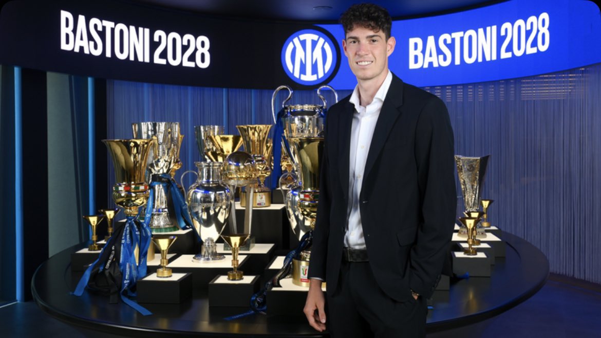 FabrizioRomano's tweet photo. Official, confirmed. Alessandro Bastoni signs new long term deal at Inter valid until June 2028. ⚫️🔵 #Inter https://t.co/q61aR0B4AZ