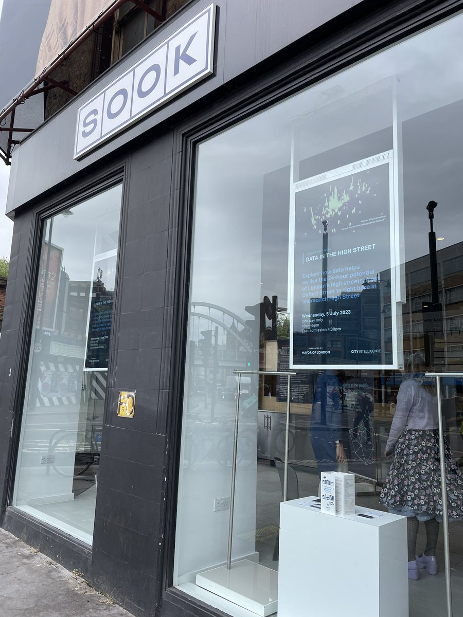 SamANutt's tweet photo. Really cool pop up showing off Data in the High Street from @LDN_data as part of #londondataweek

All public and free, right on a high street in the heart of the city, showing how the City uses what data to any Londoner interested! https://t.co/OLE44m5YCu