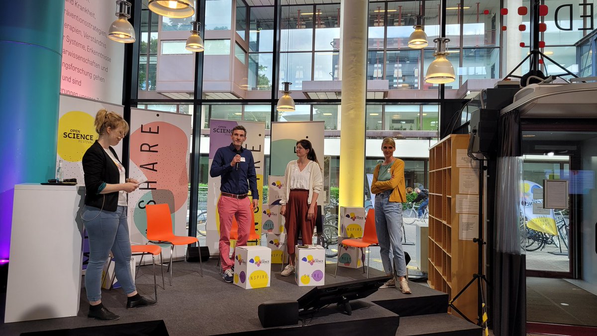 ZB_MED's tweet photo. The next year's hosts already took over the baton for the #OpenScienceFestival in 2024 in Mainz. More information about #OSF2024DE to follow soon. https://t.co/QNhRXJ8qd4