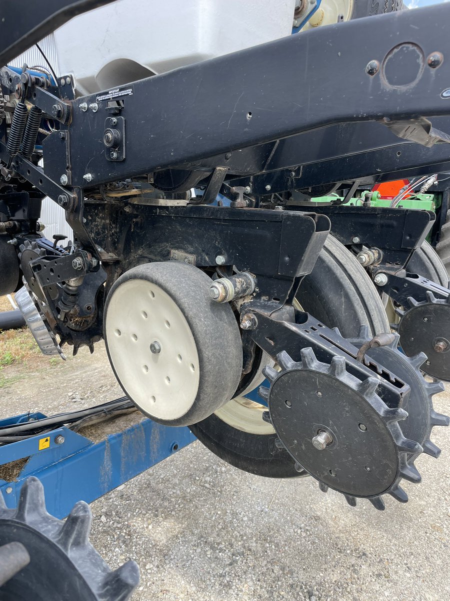 gavin_spoor's tweet photo. #AgTwitter for sale

2600- 16/31, cleansweep on corn rows. PP corn and bean brush meters, Gauge wheel kits. Furrow cruisers. 
$32k

3600 - 16/31 cleansweep on corn rows, PP downforce on corn rows. PP Vacuum meters and electric shutoffs. Comes with gen 3 20/20
 $55k

573-253-1459 https://t.co/nssyZOAd5a