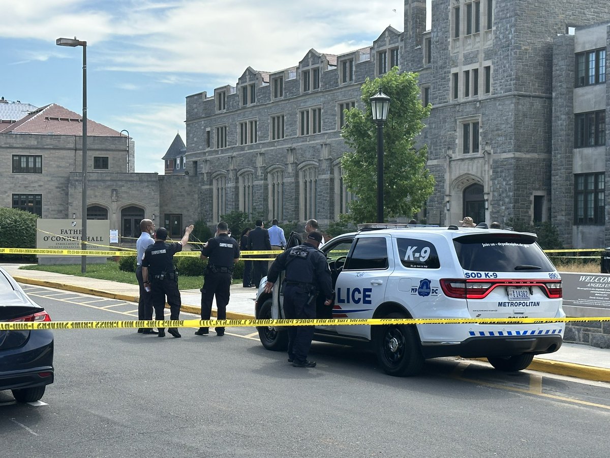 SegravesNBC4's tweet image. Police investigating a murder this morning on campus of @CatholicUniv   @DCPoliceDept say victim does not appear to be connected to the university. Shooting outside O’Connell Hall is 126th murder in DC this year. @nbcwashington