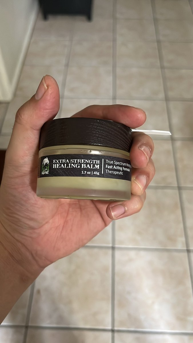 koicbdmexico's tweet photo. Dile adiós a los dolores musculares. Nuestro característico bálsamo de CBD está disponible en distintas concentraciones que te harán sentir alivio casi al contacto. https://t.co/k7Cuq7DxcR