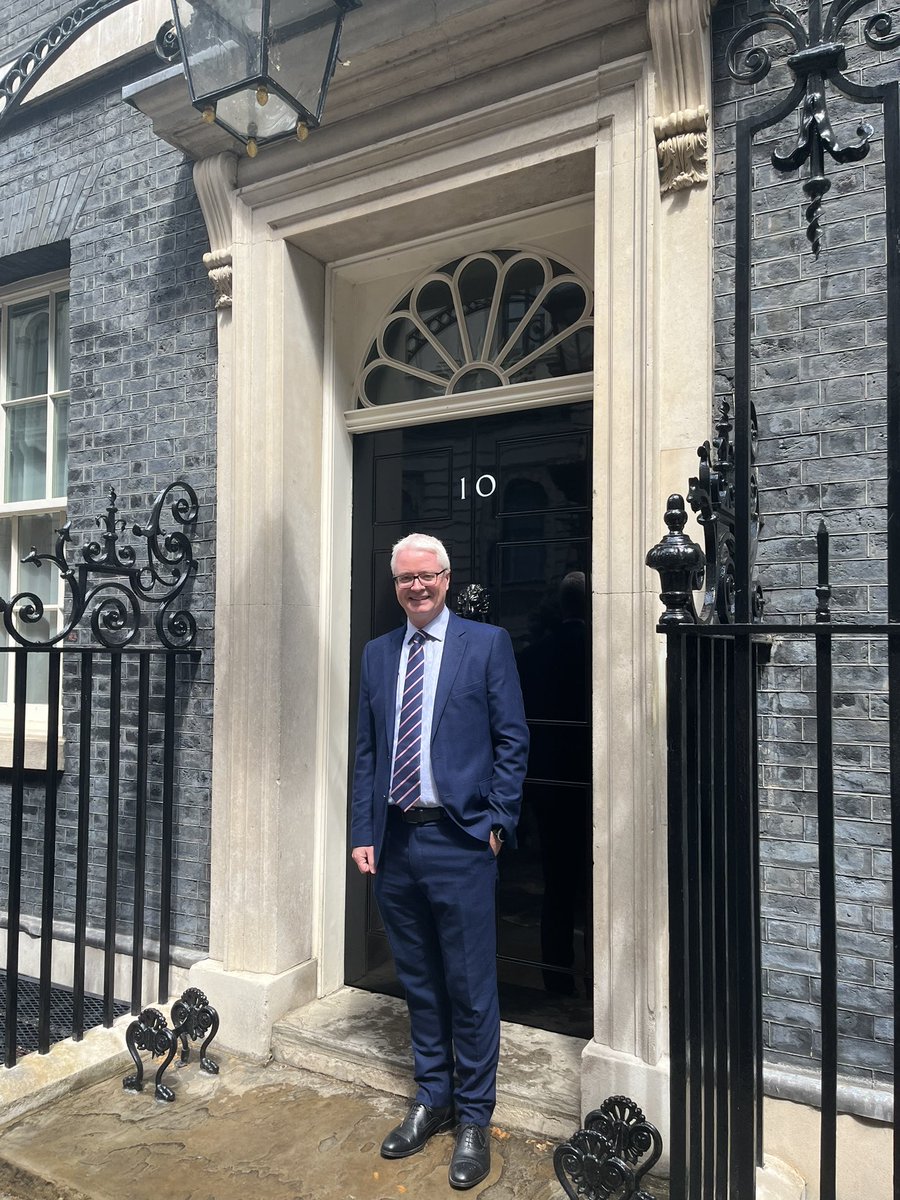 Trevor Smith (@gastrodrsmith) on Twitter photo A real privilege to represent <a href="/UHSFT/">University Hospital Southampton π</a> <a href="/HIOW_ICS/">NHS Hampshire and Isle of Wight</a> at a Downing St reception to celebrate #NHS75 today
Lovely to speak to <a href="/AmandaPritchard/">Amanda Pritchard</a> @CNOEngland <a href="/NHSEnglandNMD/">Professor Stephen Powis</a> A real privilege to represent <a href="/UHSFT/">University Hospital Southampton π</a> <a href="/HIOW_ICS/">NHS Hampshire and Isle of Wight</a> at a Downing St reception to celebrate #NHS75 today
Lovely to speak to <a href="/AmandaPritchard/">Amanda Pritchard</a> @CNOEngland <a href="/NHSEnglandNMD/">Professor Stephen Powis</a>
