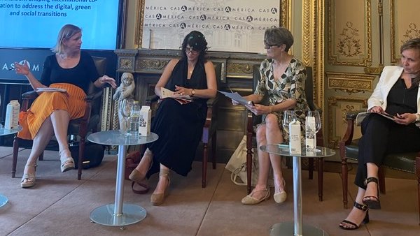 fiap_es's tweet photo. 🫱🏾🫲🏽 First strategic discussion under Spanish presidency #EU2023ES @eu2023es 🇪🇺🇪🇸 with our director @annaterronc reflecting on triple transition and the role of technical cooperation in the EU’s #GlobalGateway.
#FIIAPPway https://t.co/FEZFRNzyQT
