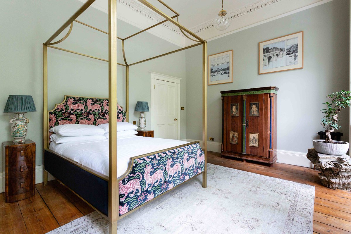 onefinestay's tweet photo. Private and exclusive yet immersed in the city buzz, Mecklenburgh Square II offers guests a rare chance to experience the very best of local London living. 

https://t.co/LVPa4LWOcs

#myonefinestay #london #londonhome #londontrip #visitlondon #travel #citybreak https://t.co/9uqjRxvoik