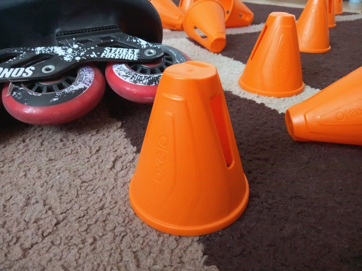 FobTi's tweet photo. Hi my NEW orange friends! 🤩🥰
#happy #freetime #inlines #inlineskate #freeskate #inlineskating #skates #passion https://t.co/JmFtvUvz9M