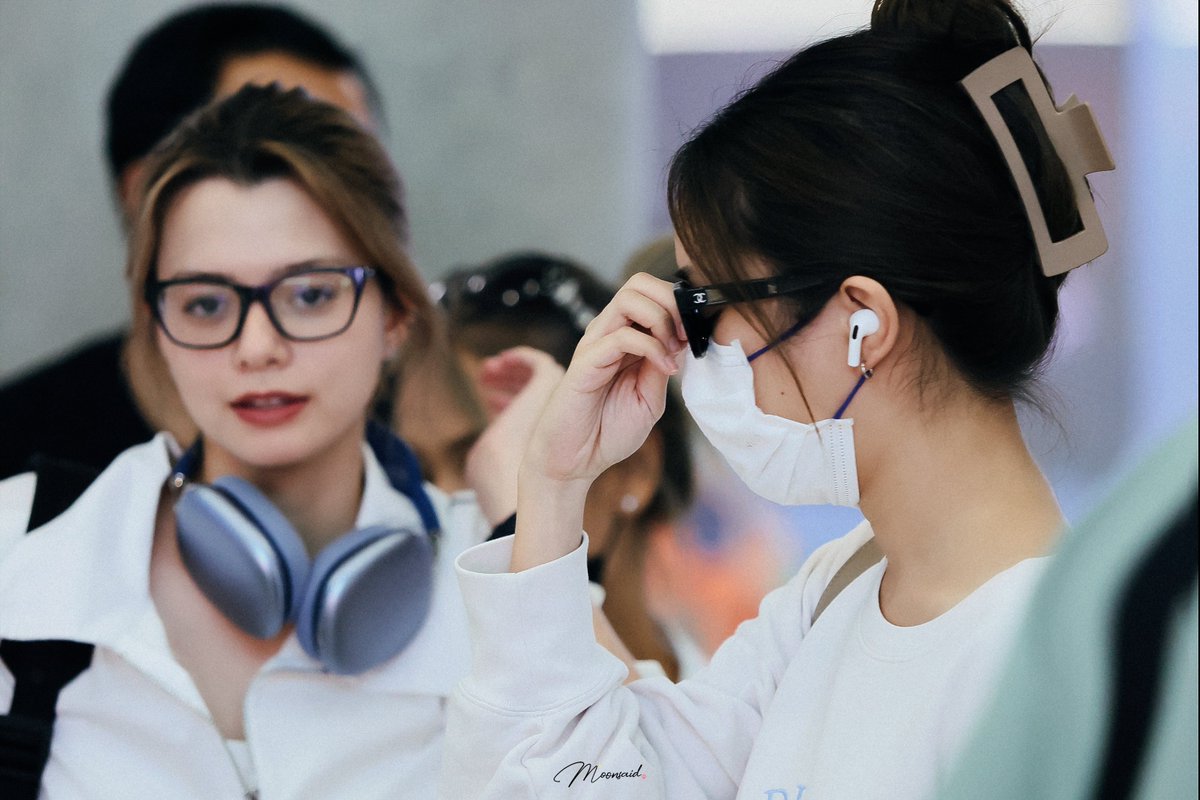 Moonsaid121's tweet photo. ����𝟯𝟬𝟳𝟬𝟱 BKK🛬️

 🐰🦦
@srchafreen @AngelssBecky 

#ฟรีนเบค #FreenBecky
#srchafreen #Beckysangels https://t.co/gPYUsU84js