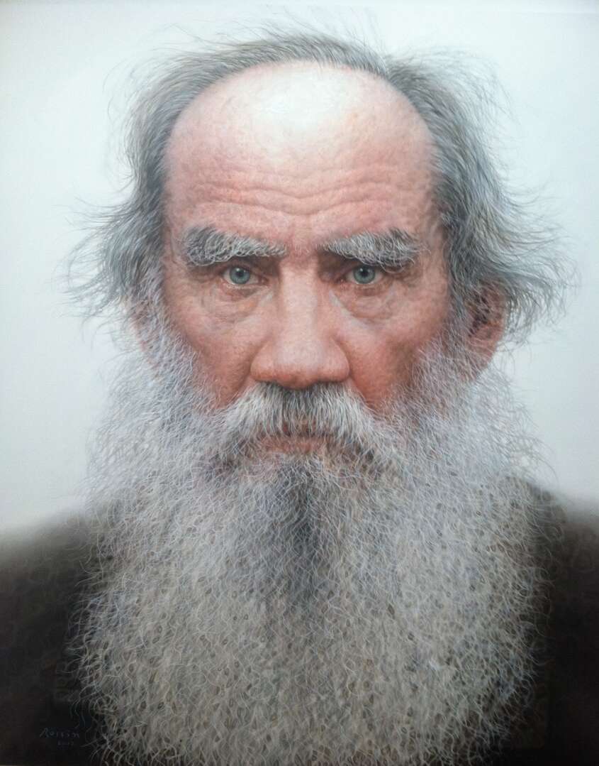 واحدة من أسخف الخرافات وأكثرها ضررًا أن يشعر المرء بالخزي من تغيير قناعاته. إن تغييرها لا يدعو للخزي ؛ لأن مغزى الحياة يتأسس على فهم متزايد أكثر فأكثر للنفس والعالم، وعدم تغيير القناعات هو الذي يدعو للخزي ."

- ليف تولستوي