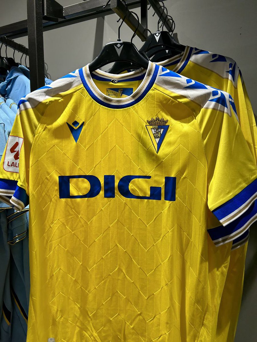 1CadistaMas's tweet photo. Enhorabuena por el trabajo de este año @MacronSports @Cadiz_CF https://t.co/hWEi1nZvx7