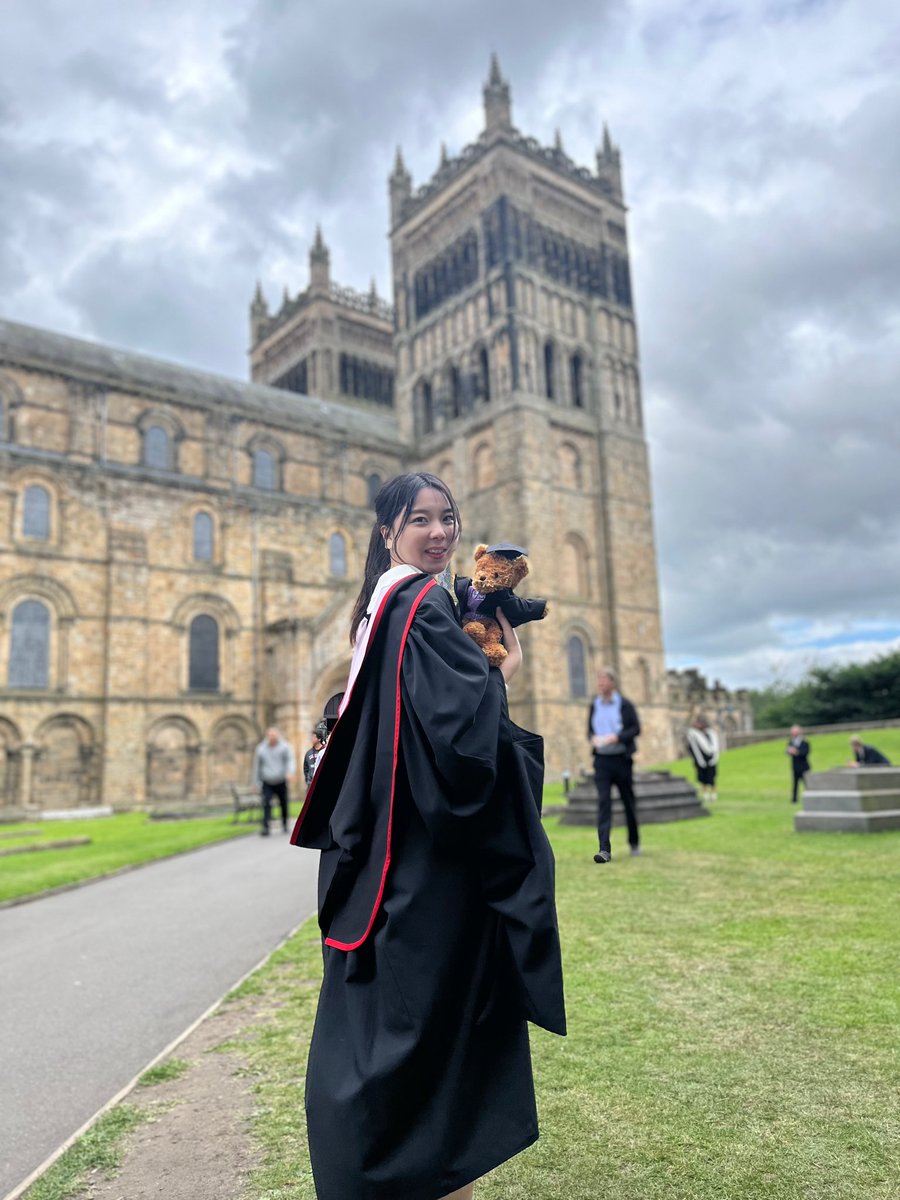 Jiao_geography's tweet photo. Happy graduation! Thank you to my family, supervisors and friends for their help and support. So excited to be continuing my PhD at Durham!💜 https://t.co/BPzt2qAD35