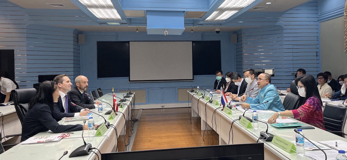 DKAMBinThailand's tweet photo. Denmark wants to help Thailand meet the Bangkok goals and 🇹🇭Bio circular green targets. Today we started the 🇩🇰🇹🇭 Strategic Sector Cooperation on circular economy and waste with a constructive discussion with Dep. Perm. Sec. Somkid Chanthamaruk and the 🇹🇭 Ministry of Interior.🙏 https://t.co/DBL8nWSAVT