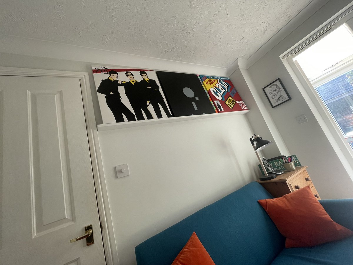 stevecoulteruk's tweet photo. Necessity is the mother of invention. This project came about after escalating print and framing costs forced me to think about savings. Plus painting is therapy & scaling up is a challenge. Next one underway.
#vinyl #45rpm #popart #punkandnewwave https://t.co/tAqc8o3Wpm