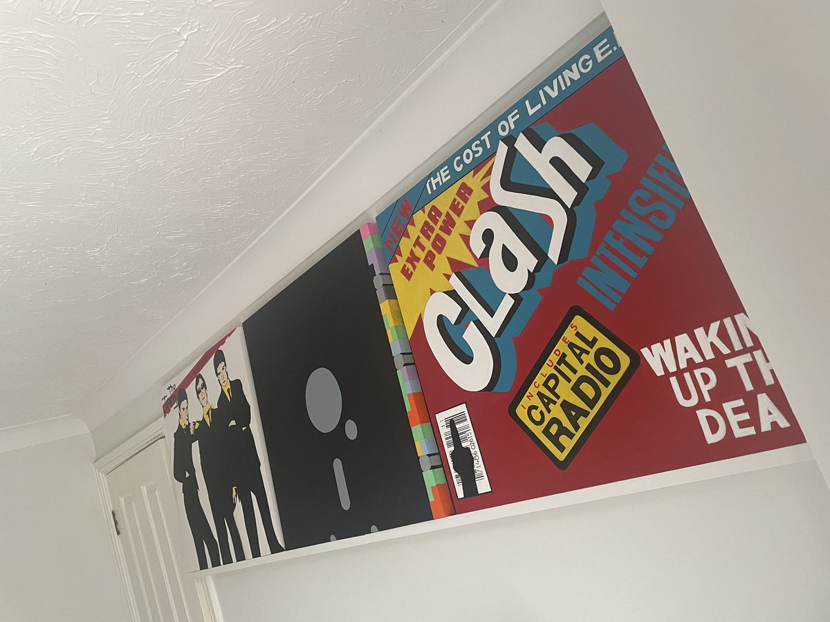 stevecoulteruk's tweet photo. Necessity is the mother of invention. This project came about after escalating print and framing costs forced me to think about savings. Plus painting is therapy & scaling up is a challenge. Next one underway.
#vinyl #45rpm #popart #punkandnewwave https://t.co/tAqc8o3Wpm