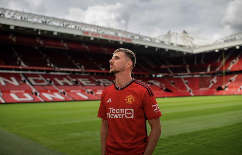 UnitedUpdates's tweet photo. 🚨🏴󠁧󠁢󠁥󠁮󠁧󠁿 Welcome to Manchester United, Mason! 🔴🔴🔴 #MUFC https://t.co/ndmnbb81IV