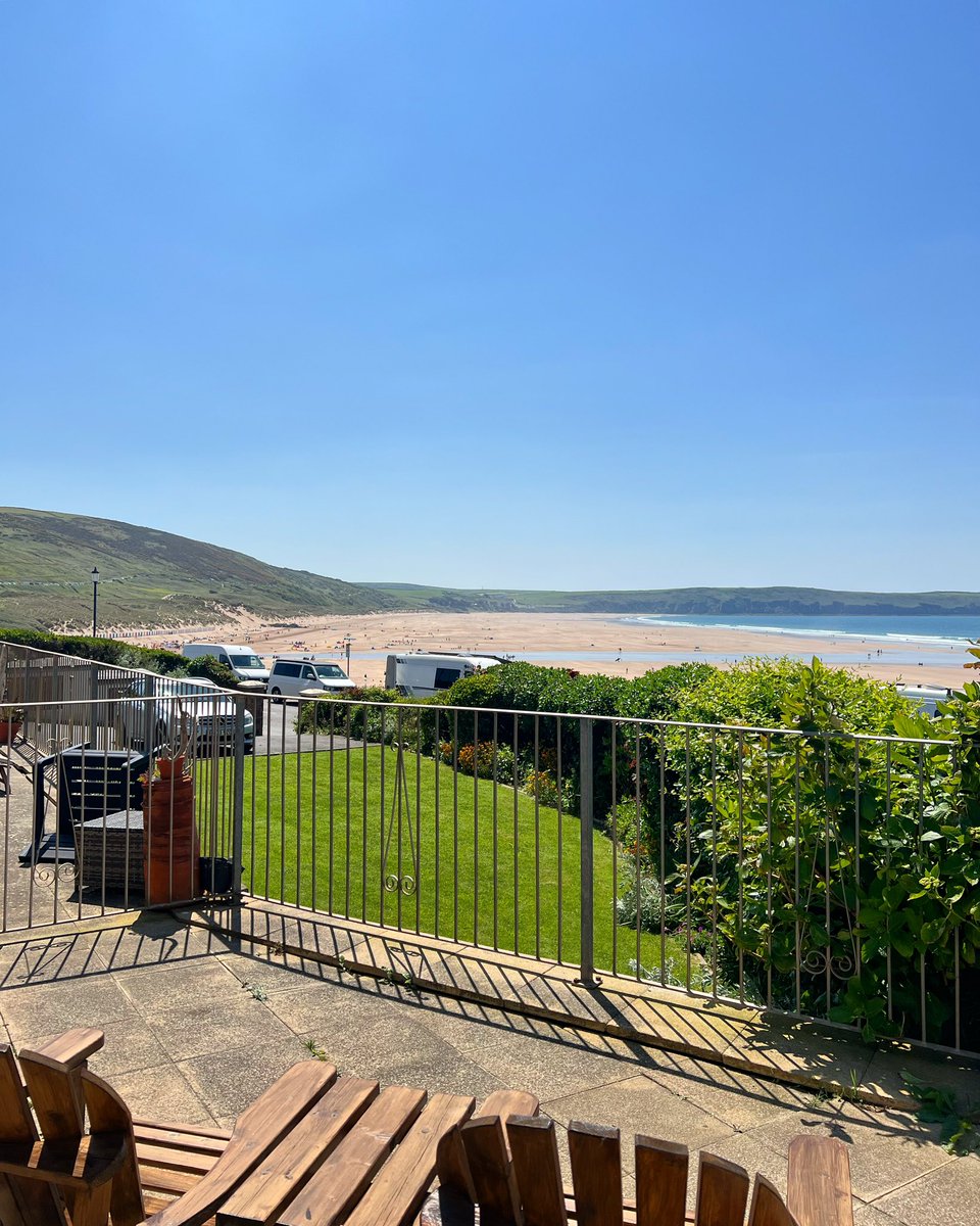 Launching soon 🌊👀 a seaside apartment with simply spectacular views of #Woolacombe & within a stone’s throw of the beach. 

Full details to follow shortly… 😍

#woolacombebeach #woolacombesands #woolacombebay #jacksonstops #seaside #coast #coastal #view #northdevon