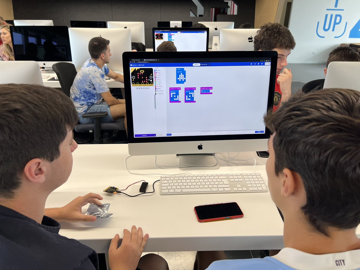 42UrdulizFTef's tweet image. Gaur #42UrdulizFTef -eko #UdaTeknologikoan #Robotika 🤖 tailerra burutzen gabiltza