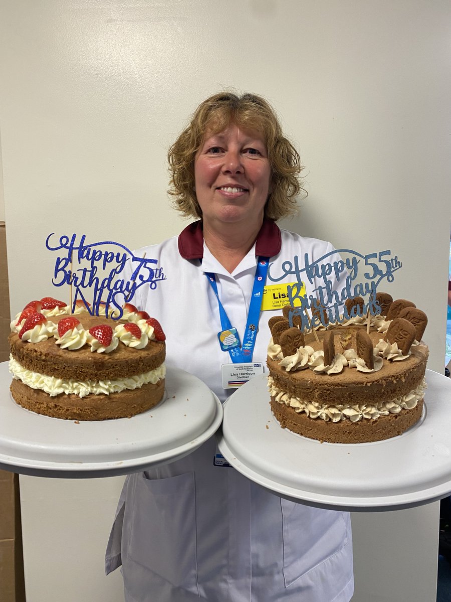 DietitiansUHNM1's tweet photo. Getting the party started the Dietitian way 🍰🥳 #NHS75 #NHSBirthday #55YearsofUHNMDietitians https://t.co/r6aJJVBH4K