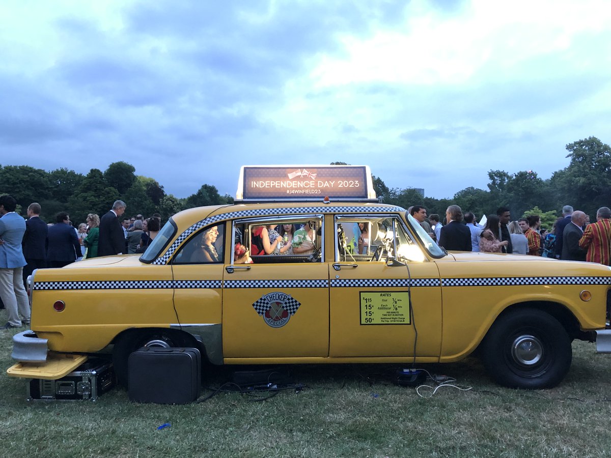 US_CommSvc_UK's tweet photo. Our annual Independence Day celebration at #WinfieldHouse was an evening to remember. Food❤️Drinks❤️Garden❤️Entertainment. We always love bringing our U.S./UK friends together to celebrate our shared history and values. Thank you to all our sponsors and guests. 🎇 https://t.co/E1mTyv5ZGm