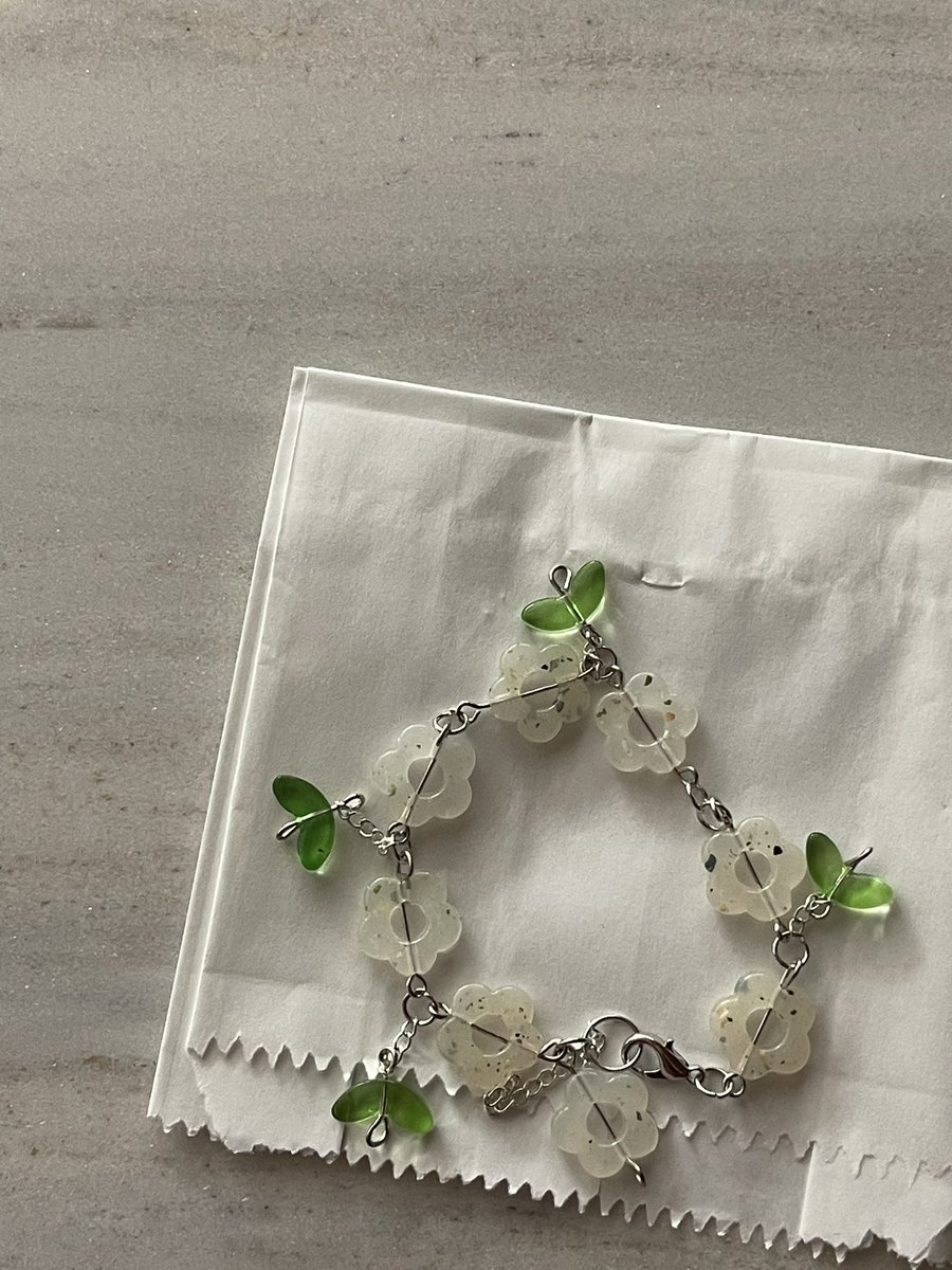 b3lloj0rna's tweet photo. #กำไลข้อมือ #กำไลข้อมือลูกปัด #handmade #ลูกปัด #กำไลคู่ #เครื่องประดับ #marguerterts https://t.co/po6s5IXGSp