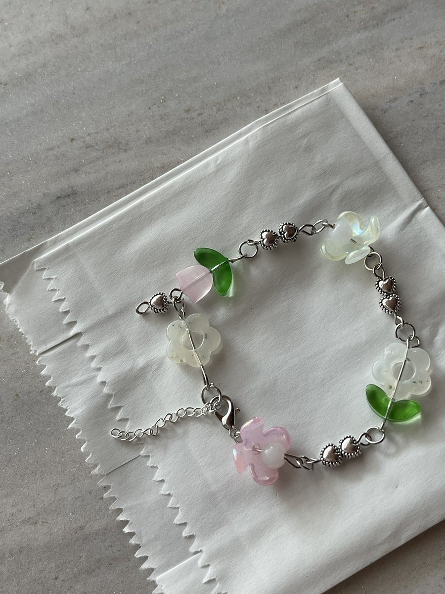b3lloj0rna's tweet photo. #กำไลข้อมือ #กำไลข้อมือลูกปัด #handmade #ลูกปัด #กำไลคู่ #เครื่องประดับ #marguerterts https://t.co/po6s5IXGSp
