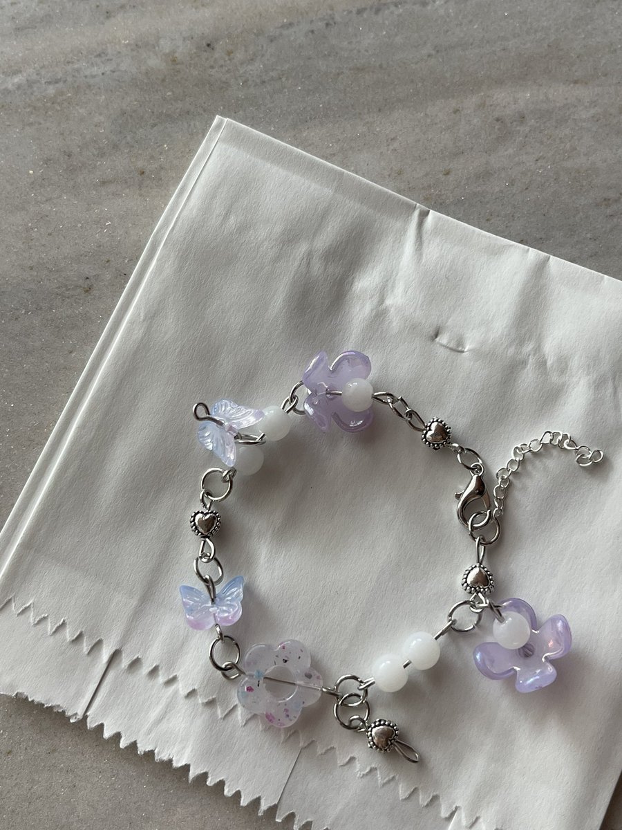 b3lloj0rna's tweet photo. #กำไลข้อมือ #กำไลข้อมือลูกปัด #handmade #ลูกปัด #กำไลคู่ #เครื่องประดับ #marguerterts https://t.co/po6s5IXGSp