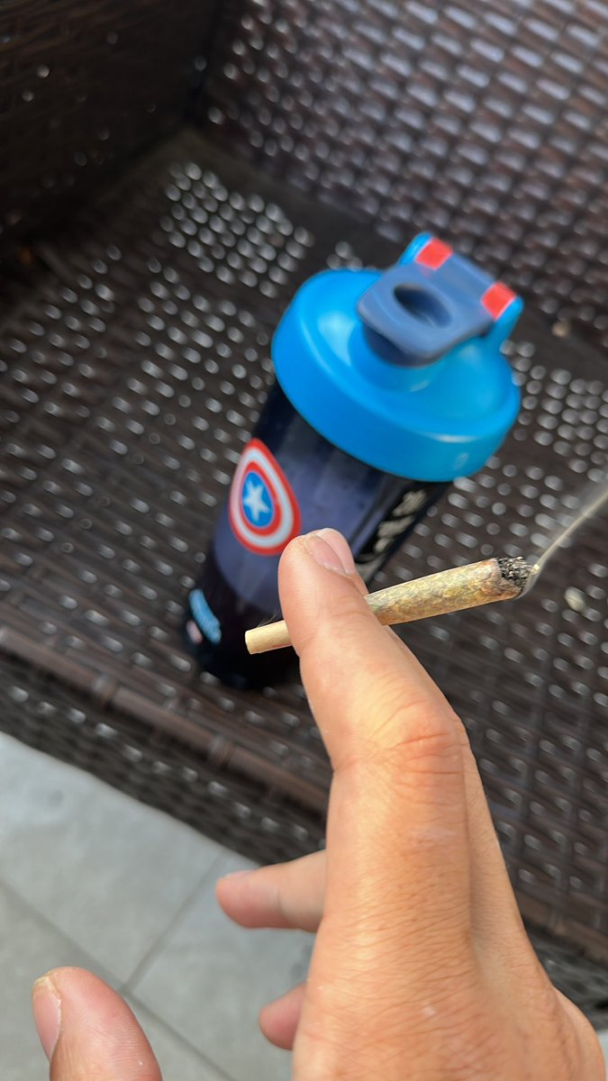 Ralphyy_'s tweet photo. My morning routine consist of a small joint with my pre workout before the gym https://t.co/1uhUEz1NWJ