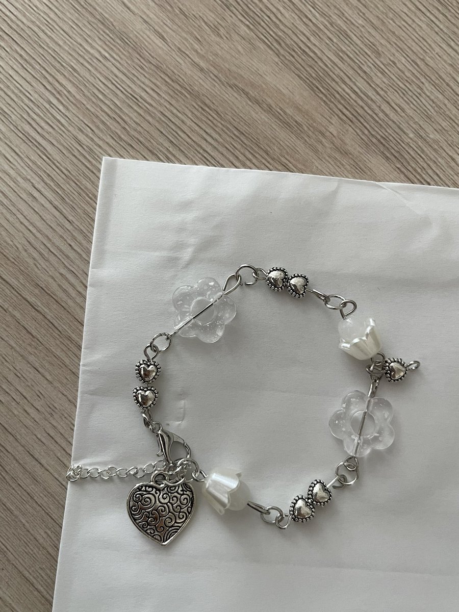 b3lloj0rna's tweet photo. #กำไลข้อมือ #กำไลข้อมือลูกปัด #handmade #ลูกปัด #กำไลคู่ #เครื่องประดับ #marguerterts https://t.co/V21hTvaMao