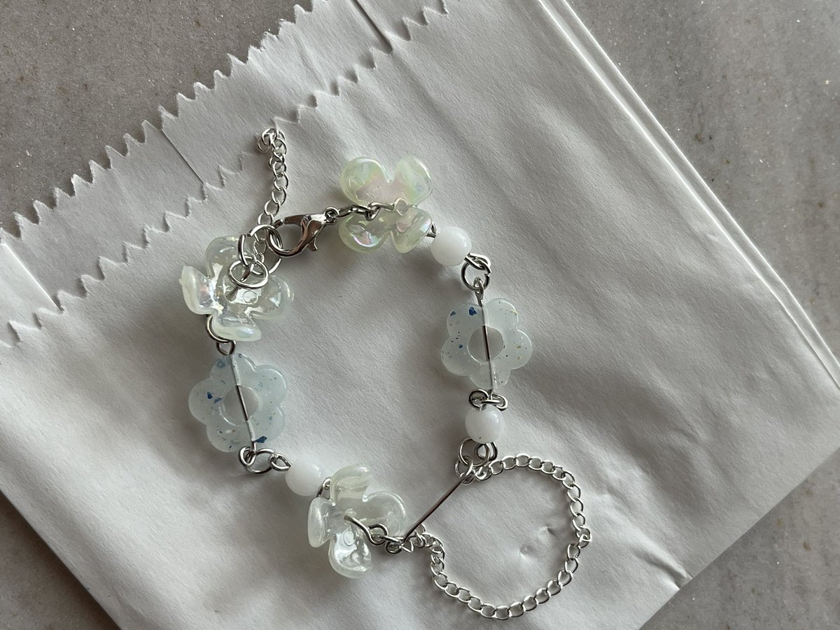 b3lloj0rna's tweet photo. #กำไลข้อมือ #กำไลข้อมือลูกปัด #handmade #ลูกปัด #กำไลคู่ #เครื่องประดับ #marguerterts https://t.co/V21hTvaMao