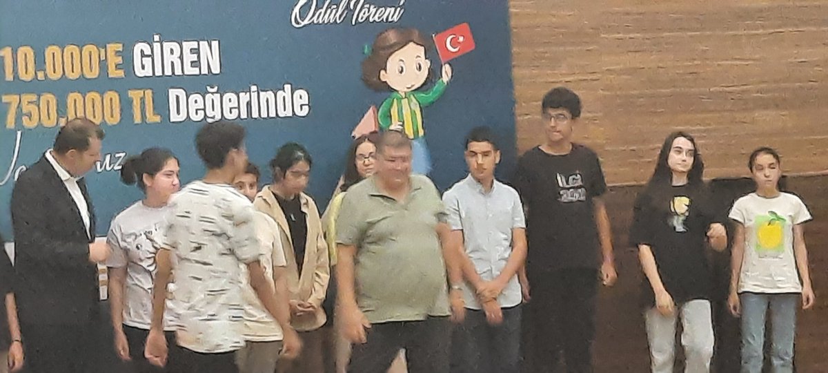 onur_sehit's tweet photo. Okulumuz öğrencisi Ömer Faruk Çepik Türkiye 3.sü olarak  ��anlıurfa valimizin elinden ödülünü aldı. Kendisini Tebrik ediyoruz.. https://t.co/y0CJVCBQXo