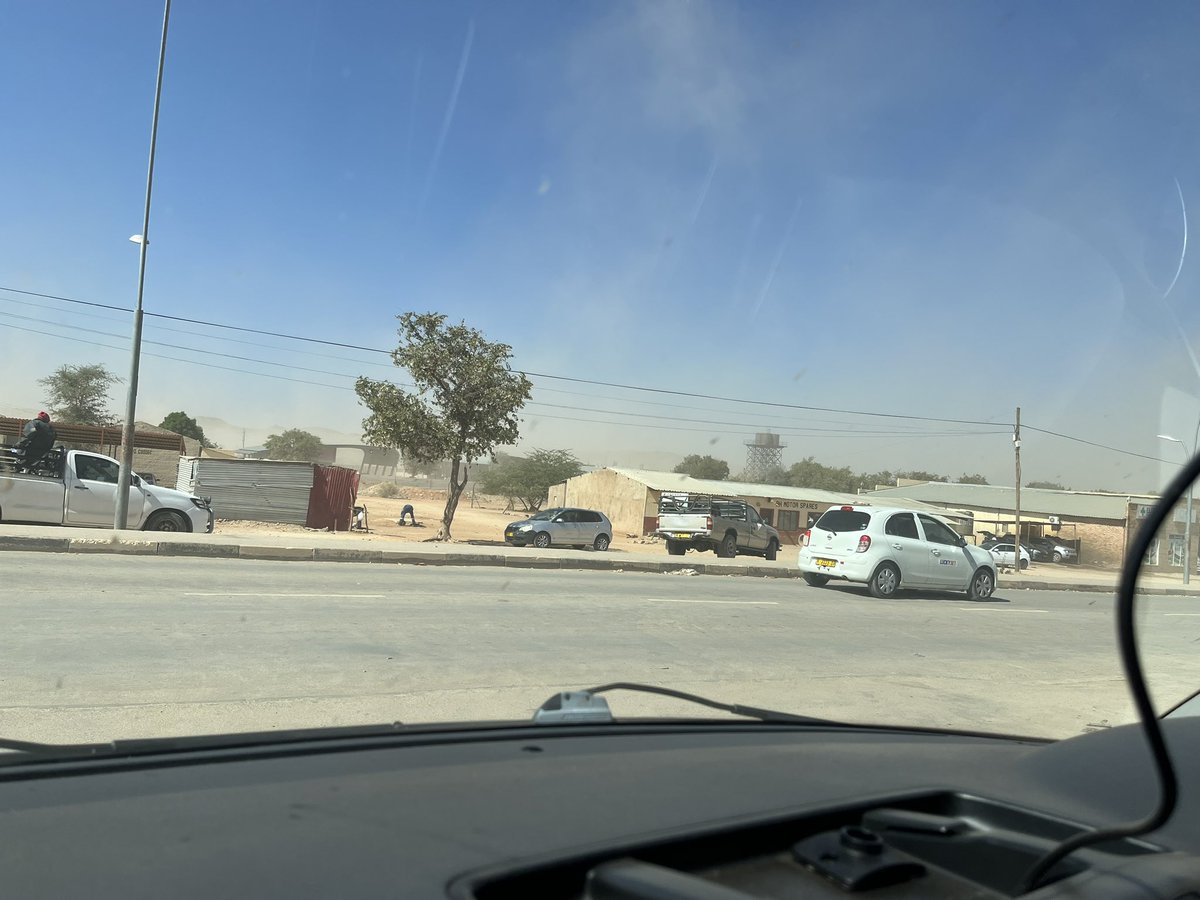 GabrielKapiya's tweet photo. You have to be really tidy to stay clean in this town 🙆🏽‍♂️.
It rains dust here 💀

Guess the town..? https://t.co/Hgeybomj3U