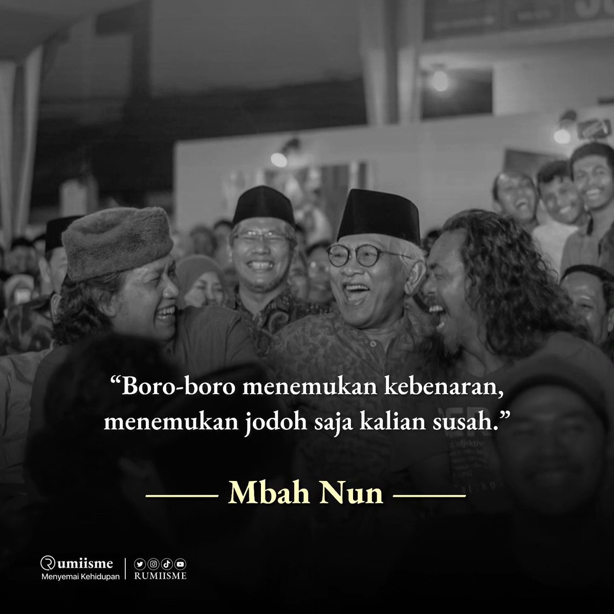 rumiismee's tweet photo. "Boro-boro menemukan kebenaran, menemukan jodoh saja kalian susah."

— Mbah Nun https://t.co/HN3iggc7CY