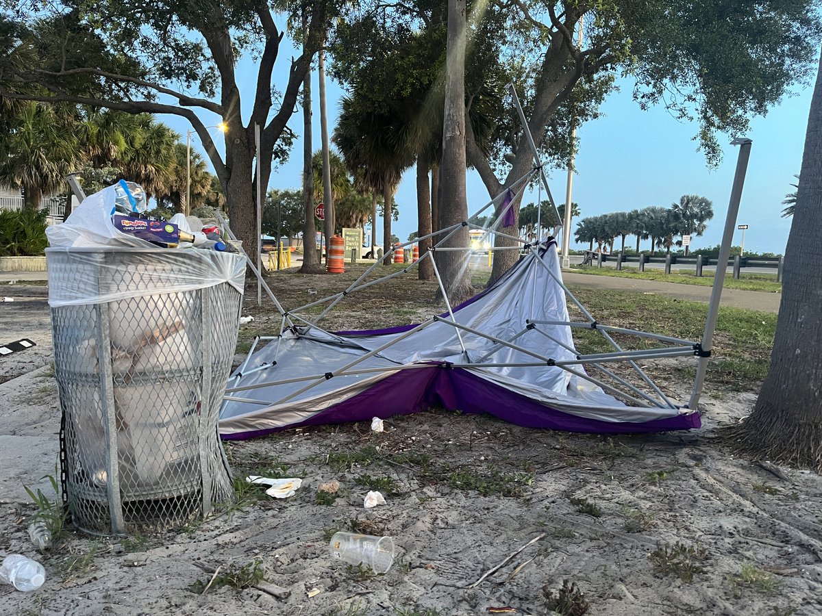 angie_angers's tweet photo. This is disgusting. This is what’s left behind from July 4th at Ben T Davis Park in Tampa. There’s fireworks and cans in the bay, trash everywhere, tents left behind, broken bottles in the sand. 

⁦@CityofTampa⁩ crews are rushing to clean it. It’s bad. 📸: ⁦@BN9⁩ https://t.co/J4UcgcVQ3k
