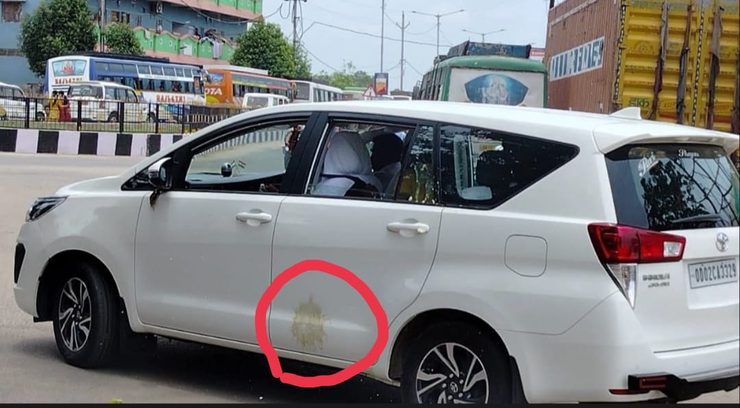 kanak_news's tweet image. ବୌଦ୍ଧରେ ଫାଇଭ-ଟି ସଚିବଙ୍କ ଗାଡିକୁ ଅଣ୍ଡାମାଡ: ପୋଲିସ ଜଣଙ୍କୁ ଉଠାଇନେଇଥିବା ସୂଚନା
kanaknews.com/egg-attack-on-…
#Boudh #EggAttack #5Tsecretary