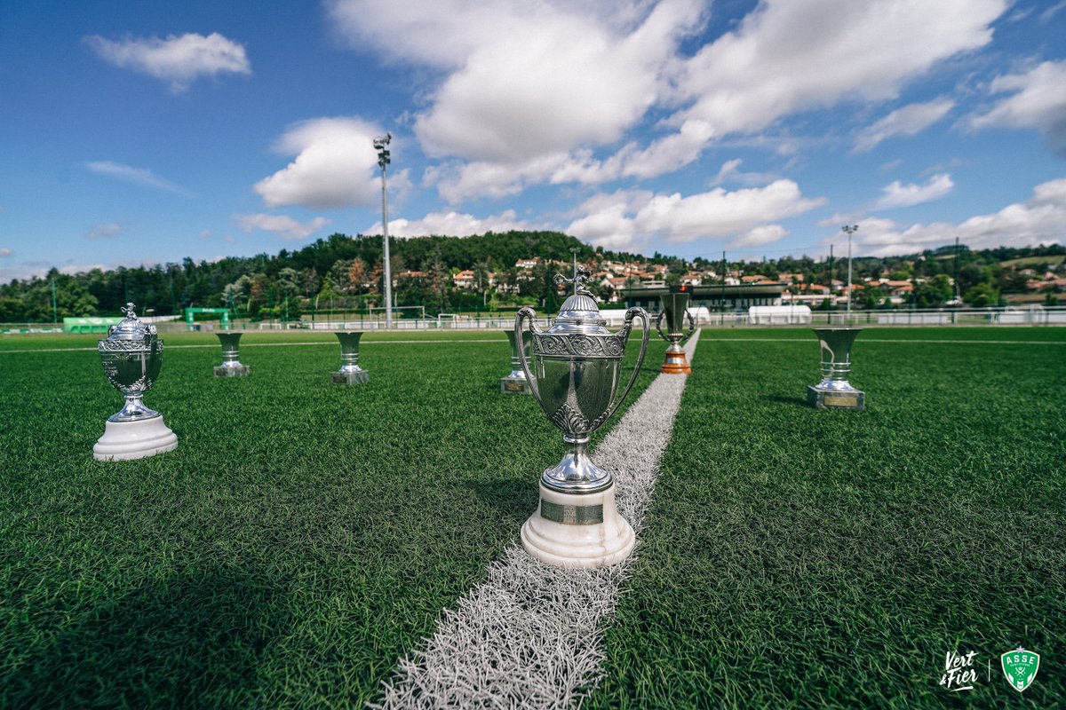 ASSEofficiel's tweet photo. Réunis sur le terrain qui porte fièrement son nom, joueurs, staff et salariés ont rendu un premier hommage à 𝗚𝗲𝗼𝗿𝗴𝗲𝘀 𝗕𝗲𝗿𝗲𝘁𝗮 💚

Un moment de recueillement autour de son immense palmarès. https://t.co/kiQENzjPZ3