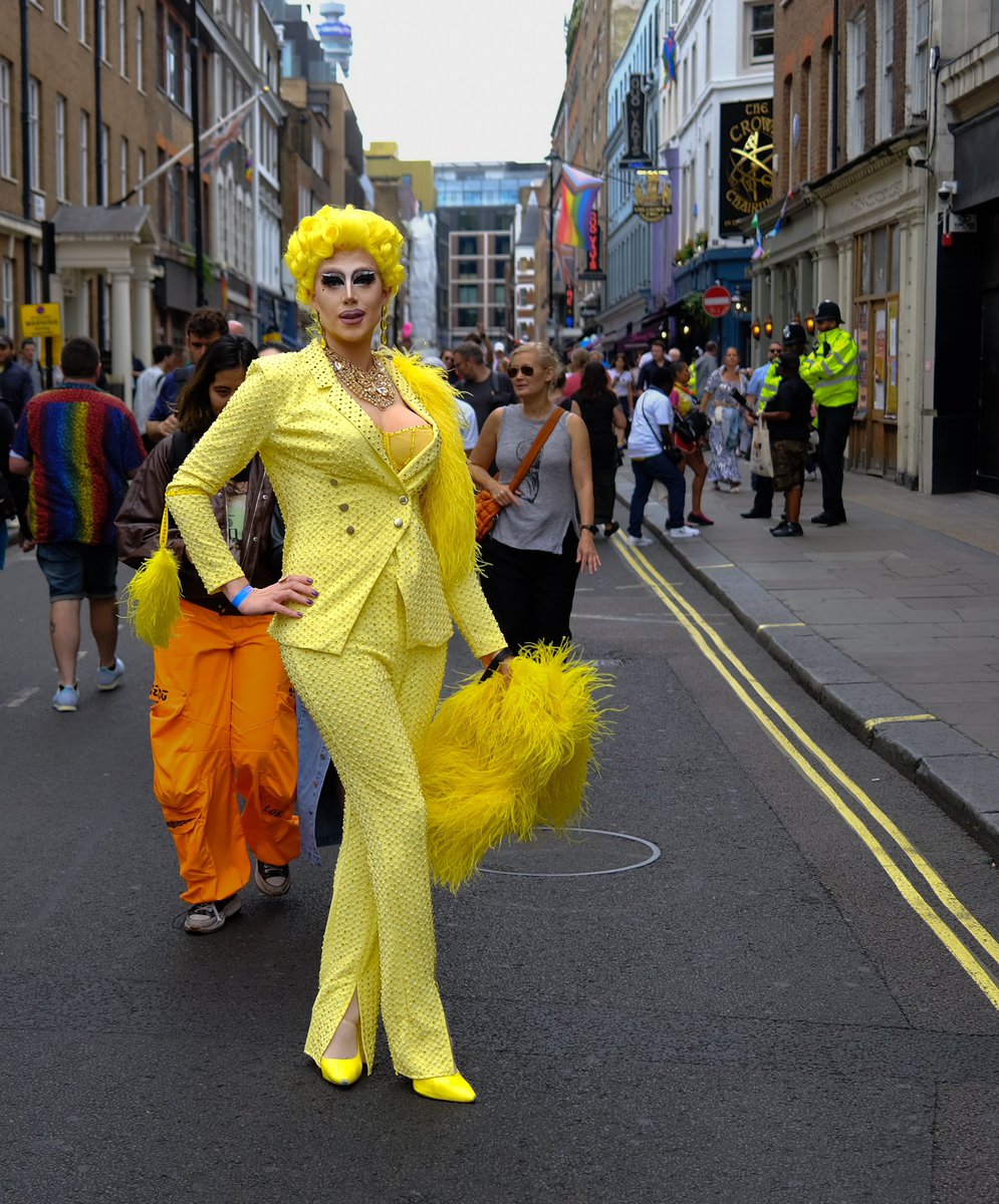 Today’s offering from #pridelondon23

#londonlife #uk   #londoncity #thisislondon #street #streetphotography #londonfashion ##street_badass #streetphotography #Partytime #londonpride23 #superhero #ukraine #fancydress #colour #colourful #attitudemag #gay #lesbian #lgbtq