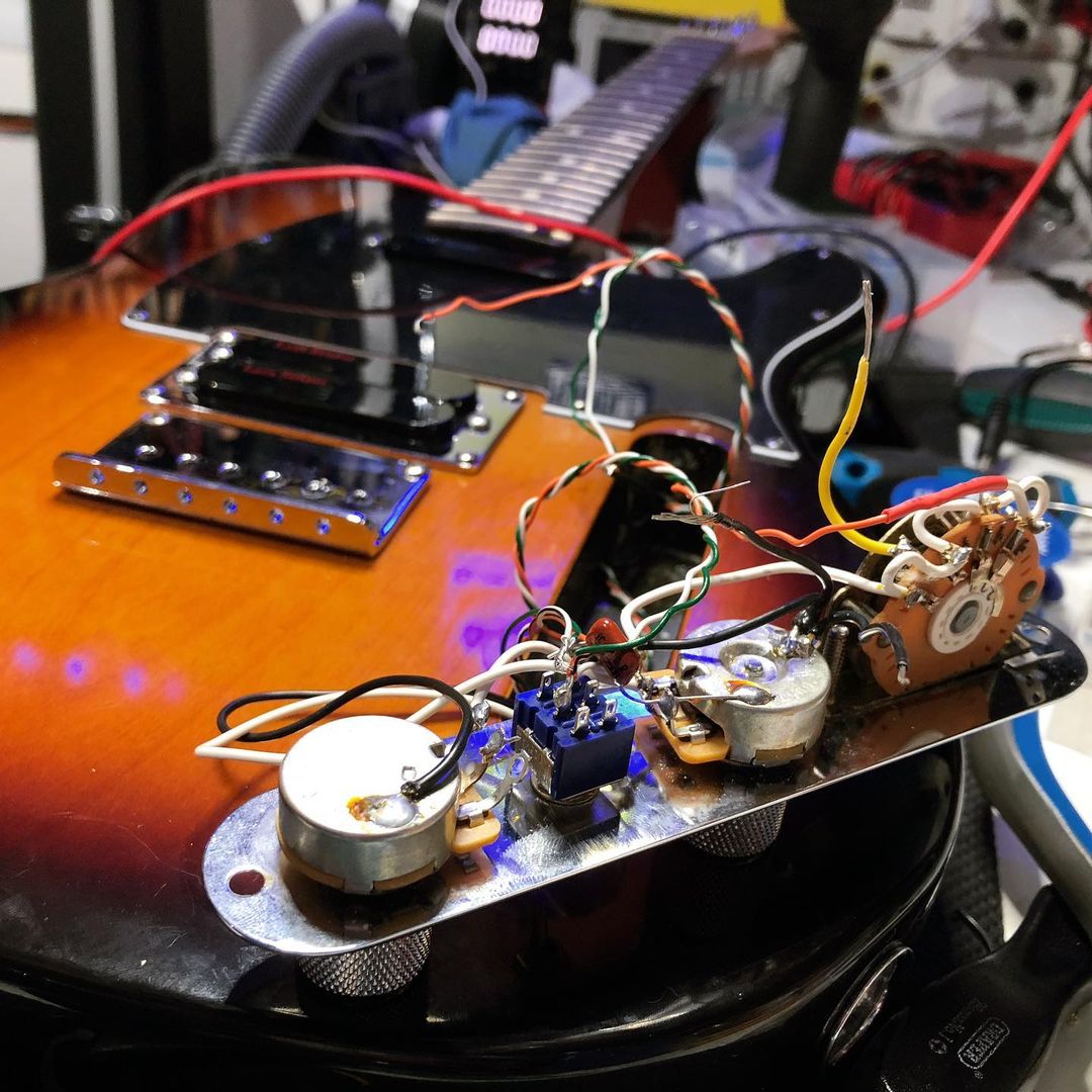 RumbleRepairs's tweet image. #USA Tele. Custom body cut for installation of #LaceSensor #guitarpickups. Careful removal of material to allow #humbucker at the bridge. Fully rewired and a small toggle switch installed for added tones. Going home soon after the setup is finished 💪#guitarmods #guitarshop