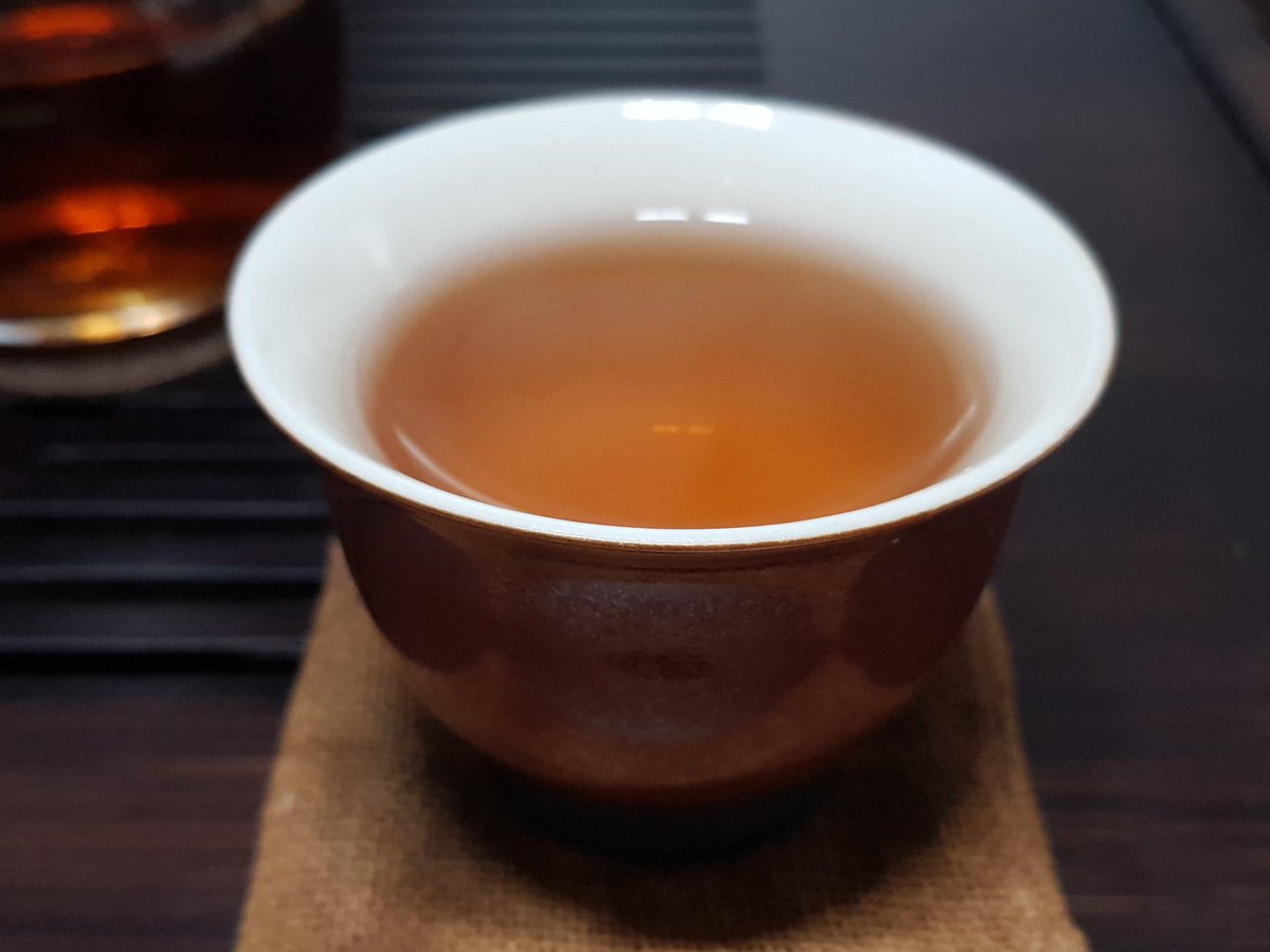 tea__365's tweet photo. 장마가 잠깐 개면 해는 너무 뜨겁다. 일기가 고르지 않는 이런 날에도 차는 좋은 친구가 되어 준다. https://t.co/1Sm7Lmc7eo