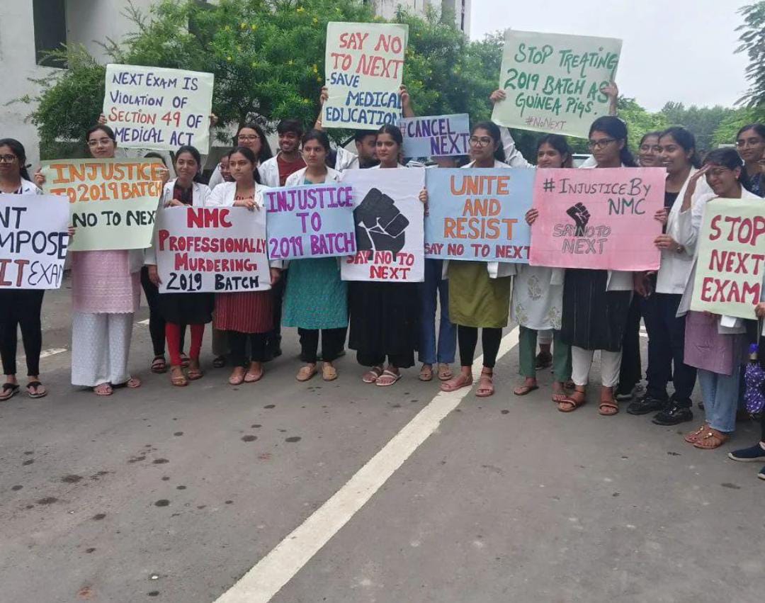 silentb30802716's tweet photo. Why NMC is playing with future doctors
Where is pm now? @narendramodi 
@MoHFW_INDIA @mansukhmandviya 
#NONEXTFOR19BATCH 
#nonextfor2019batch
#savemedicaleducation
#AIDSO https://t.co/dNLwe2IWOL