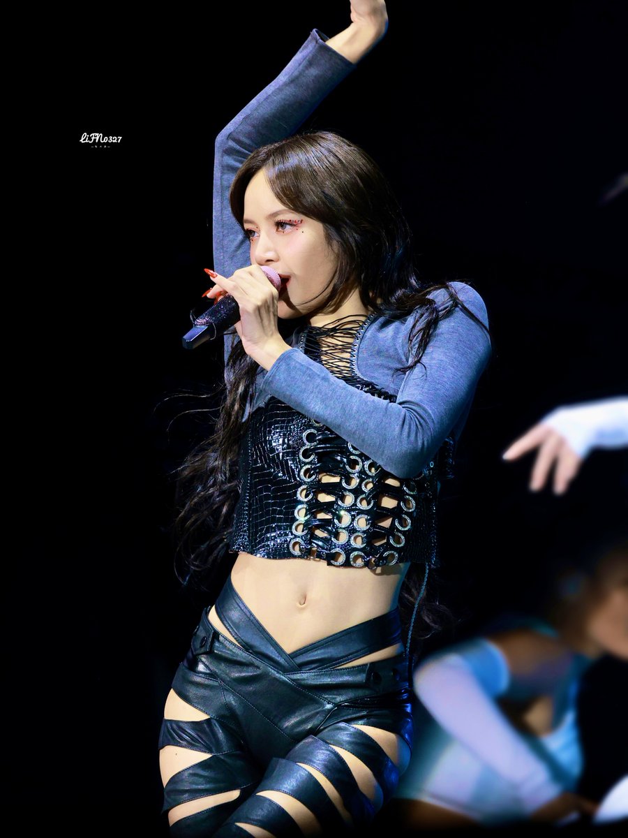 LiFn0327's tweet photo. #LISA  #리사 #블랙핑크 #BLACKPINK https://t.co/TawCRlxwPx