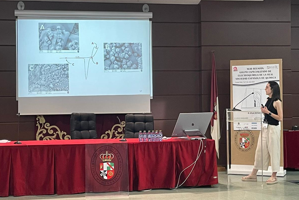 acolinaubu's tweet photo. New copper electrodes and substrates for EC-SERS and EC-SOERS presented by @mariahuido at the meeting of the Spanish Society of Electrochemistry #43GERSEQ in Ciudad Real https://t.co/p9KsqqXBkO